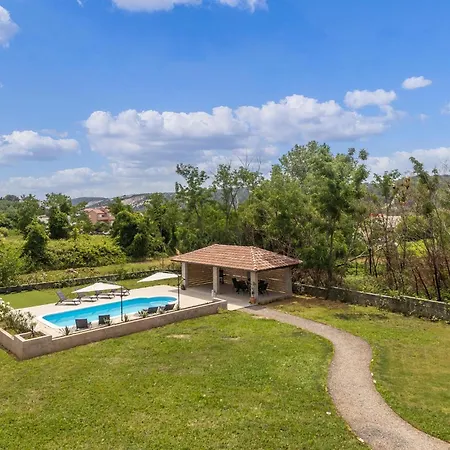 4 Bedroom Stunning In *