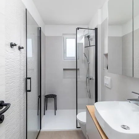 4 Bedroom Stunning In