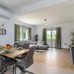 Pet Friendly In Lopar
