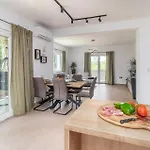 Pet Friendly In Lopar