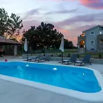 Pet Friendly In Feriehus Lopar
