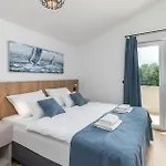 Pet Friendly In Feriehus Lopar