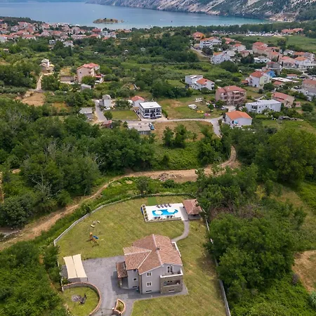4 Bedroom Stunning In * Lopar