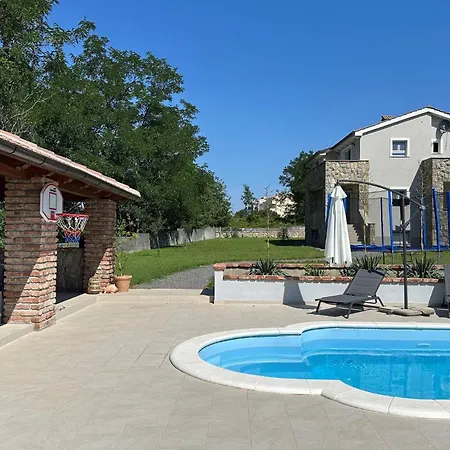 4 Bedroom Stunning In Ferienhaus *