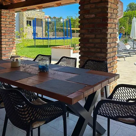 Pet Friendly In Lopar