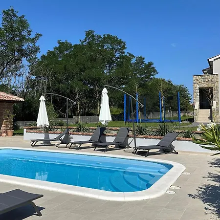 4 Bedroom Stunning In Ferienhaus