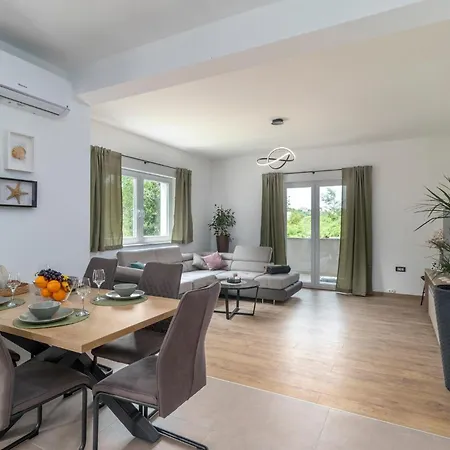 4 Bedroom Stunning In Lopar