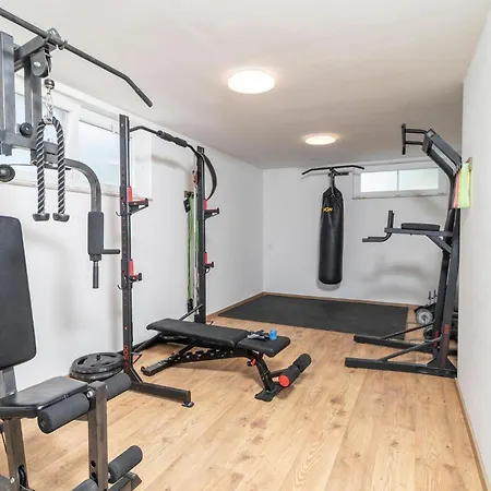 4 Bedroom Stunning In *