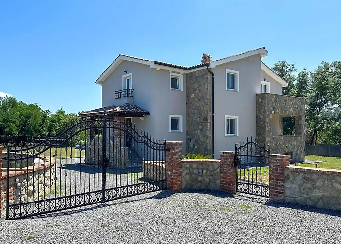 Vikendica 4 Bedroom Stunning In *