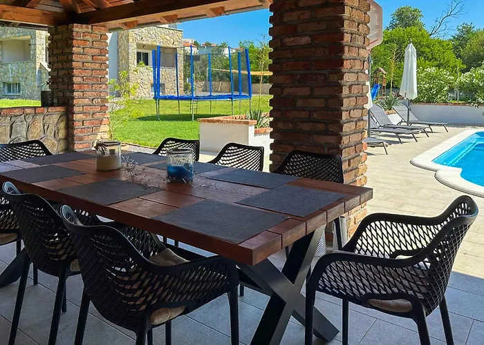 4 Bedroom Stunning In Lopar