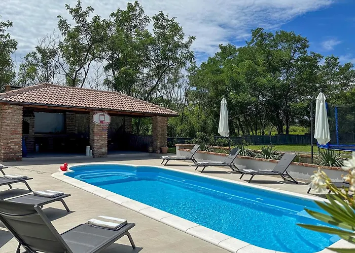 4 Bedroom Stunning In Prázdninový dům Lopar