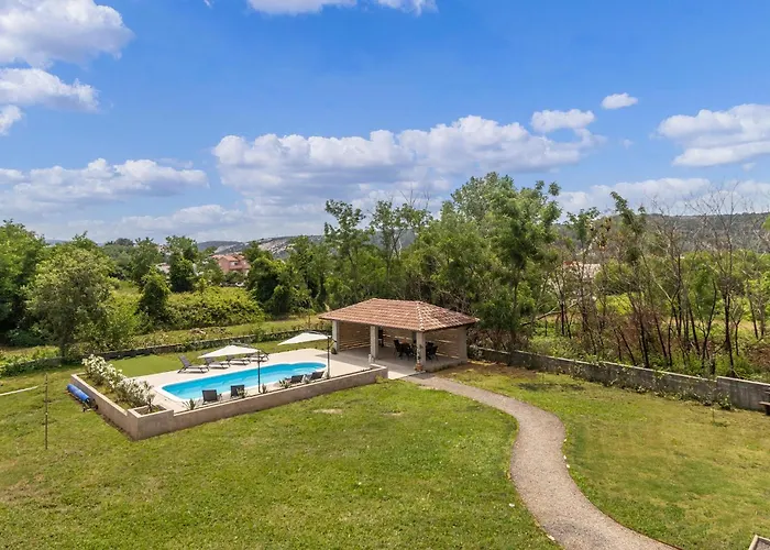 4 Bedroom Stunning In *