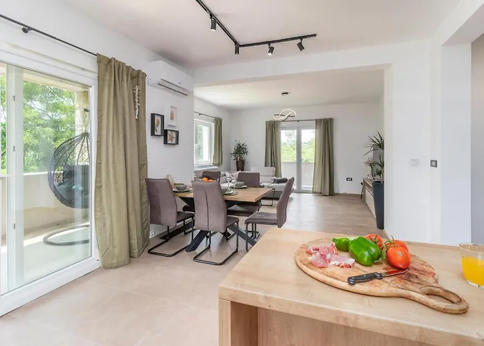 4 Bedroom Stunning In Lopar