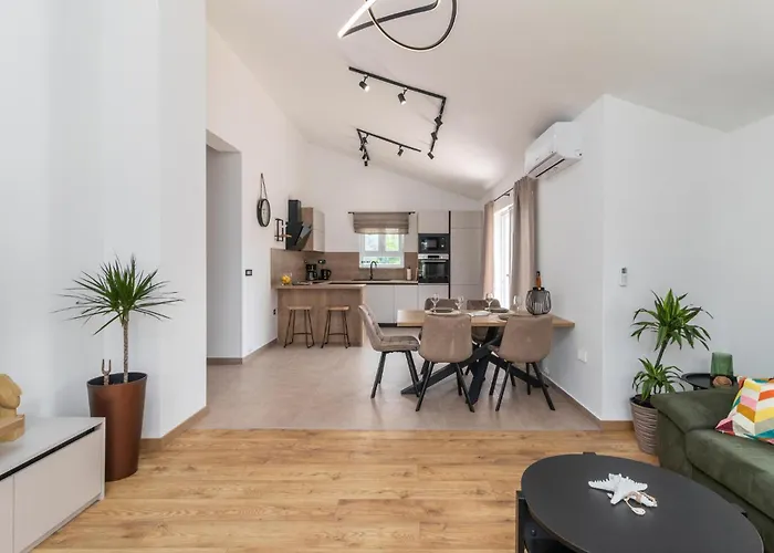 Дом отдыха 4 Bedroom Stunning In *