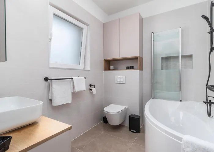 4 Bedroom Stunning In *