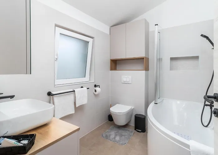 Prázdninový dům 4 Bedroom Stunning In Lopar